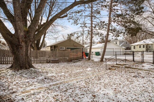 Building Photo - 3236 Idaho Ave S