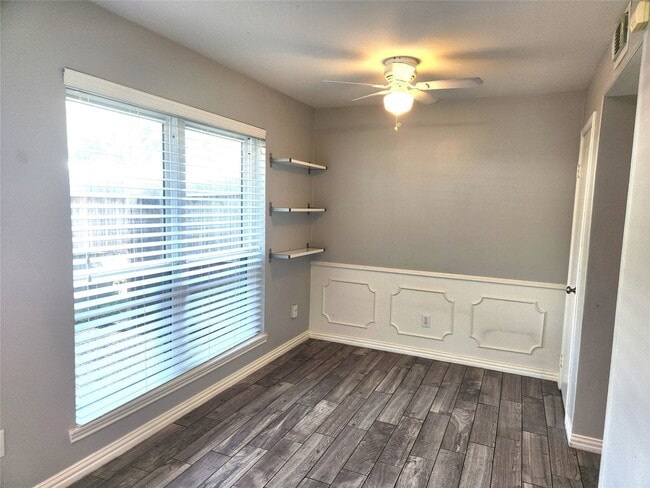 Building Photo - 10352 Longmont Dr