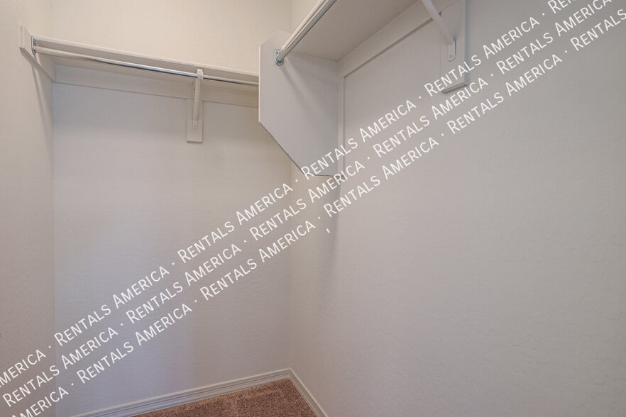 Building Photo - 5625 N 87th Dr