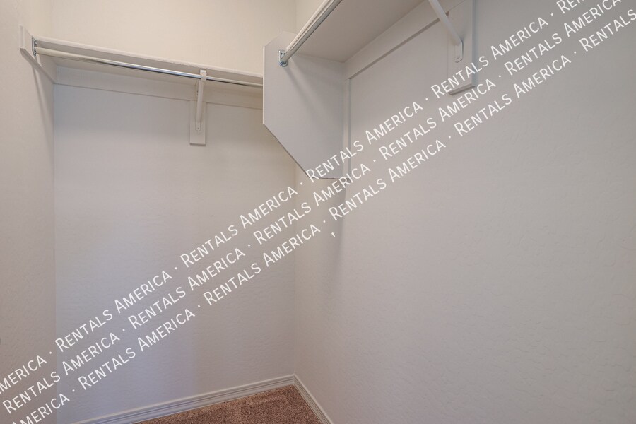 Building Photo - 5625 N 87th Dr