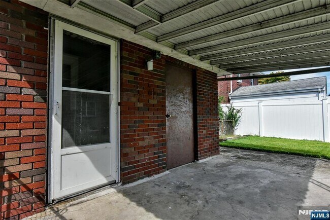 Building Photo - 348 Westminster Pl