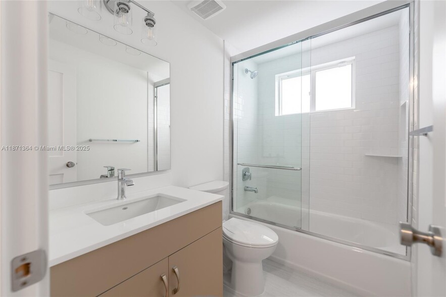 Building Photo - 3160 S Le Jeune Rd