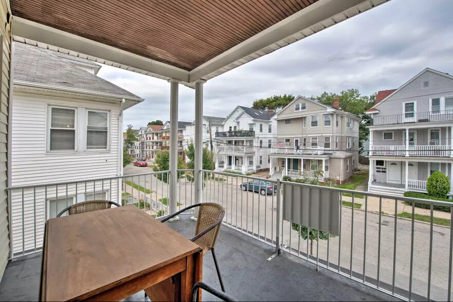 Building Photo - 36 Pembroke Ave