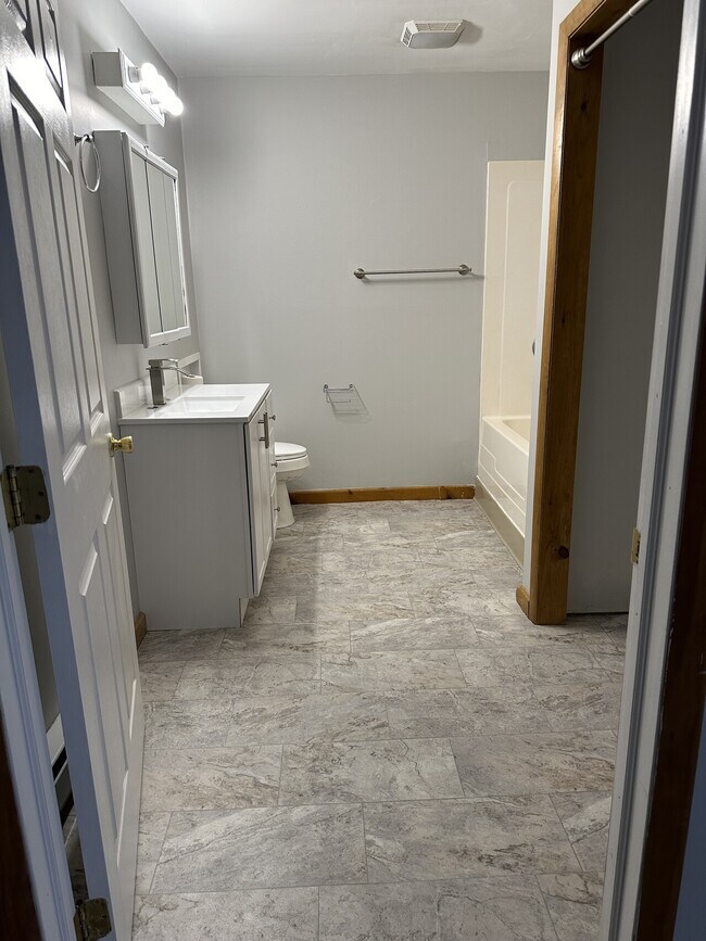 Building Photo - 15 LLC-75 Sailly Avenue