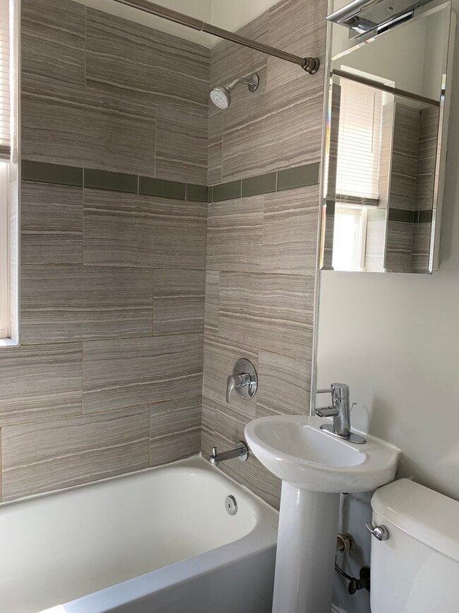 Building Photo - 1653 N Halsted St