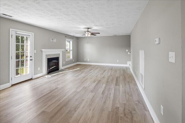 Building Photo - 3 Bedroom 2.5 Bath home in Grays Creek