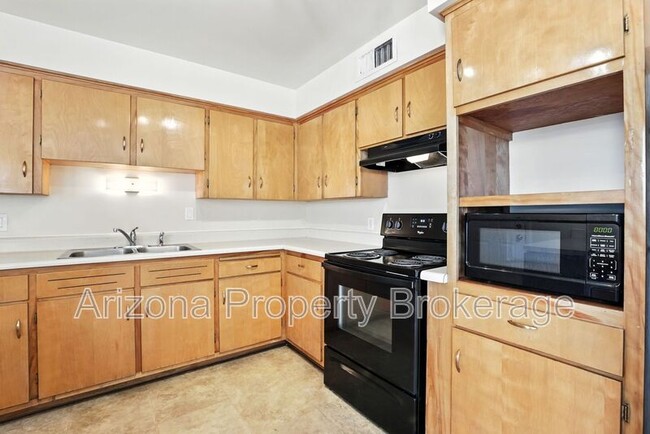 Building Photo - 429 N Saguaro