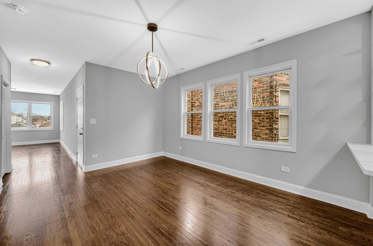 Building Photo - 8332 S May St