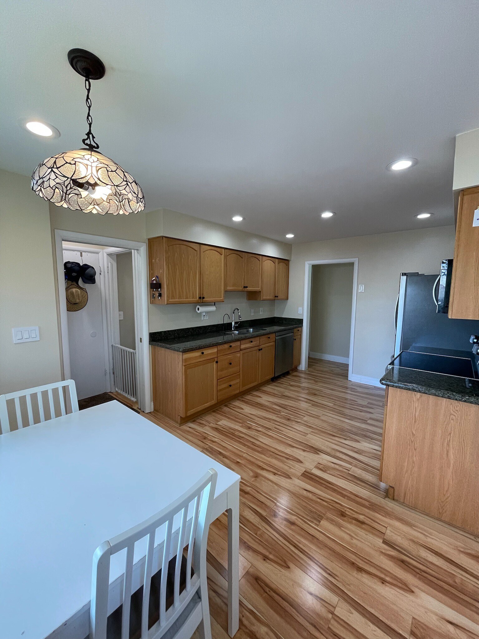 Building Photo - 946 E Gregson Ave