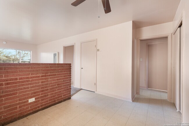 Building Photo - 1603 Peterson Ave