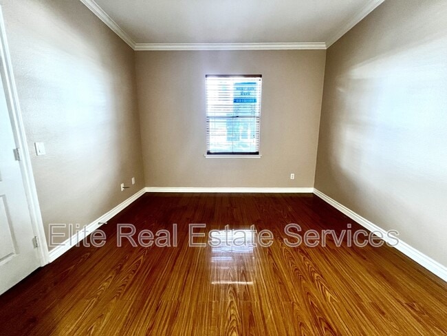 Building Photo - 750 Broadway