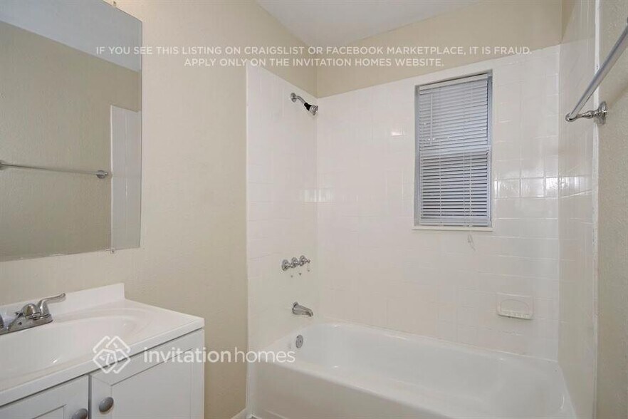 Building Photo - 816 Walnut Pl