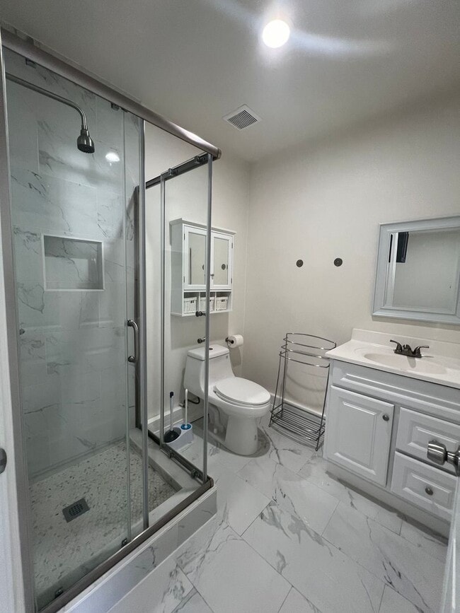 Building Photo - Studio ADU apartment in the center of Simi...