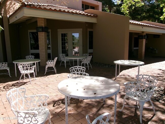 Building Photo - 5852 Mira Serena Dr