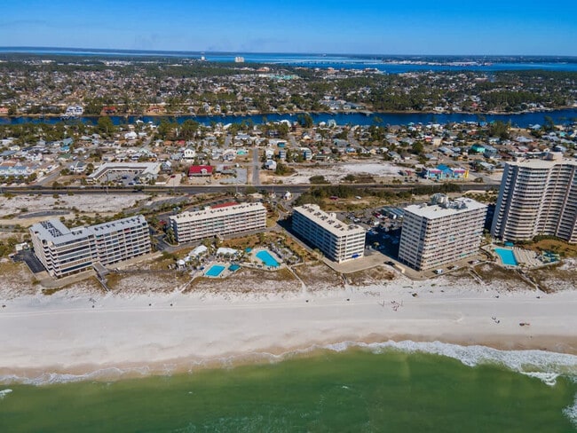 Building Photo - 7205 Thomas Dr