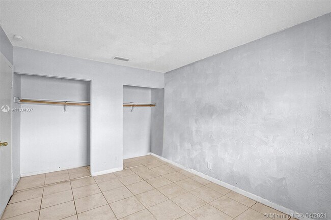 Building Photo - 5316 NW 24th Ct