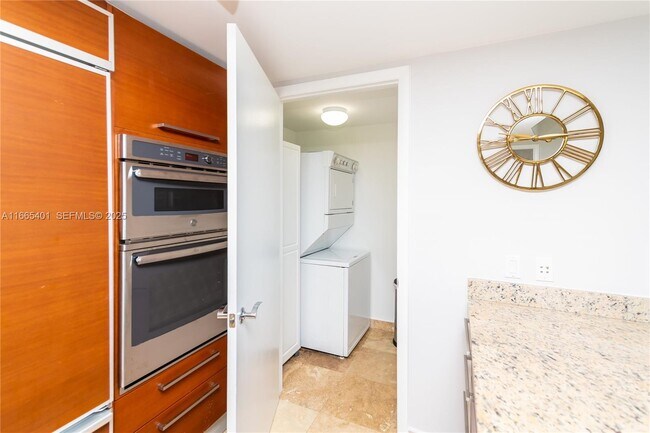 Building Photo - 1830 S Ocean Dr