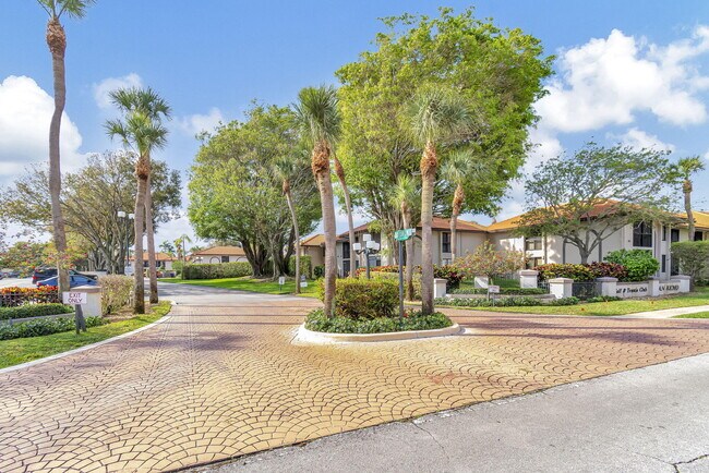 Building Photo - 5151 W Club Cir