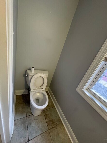 Building Photo - 700 Evergreen Ct