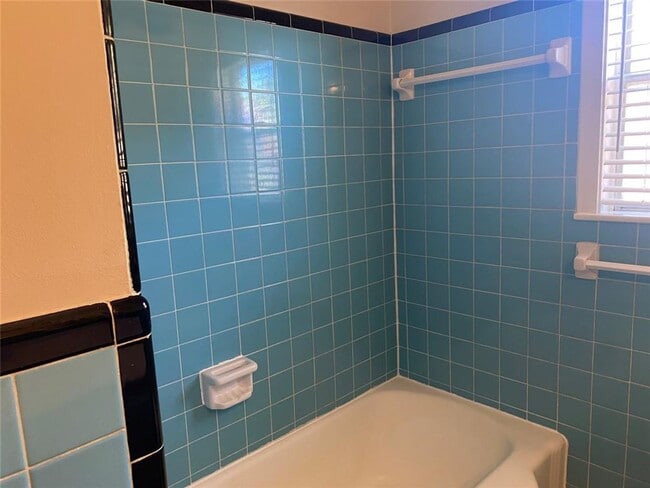 Building Photo - CUTE 3 BEDROOM, 2 BATHROOM HOME IN FISH VILLAGE. LARGE LIVING ARA WITH A SIZABLE KITCHEN, FORMAL ...