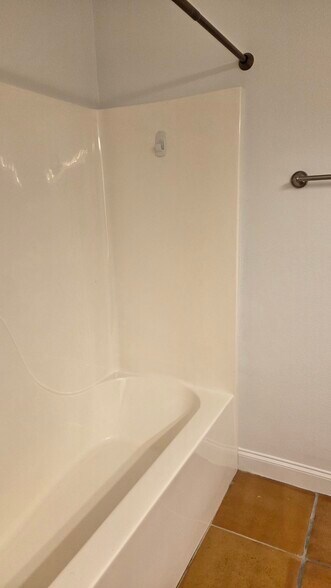 Building Photo - 324 Avenue of the Oaks