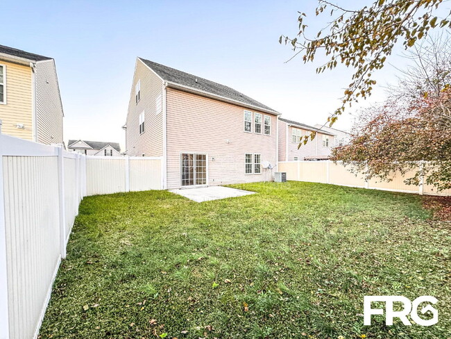 Building Photo - 1021 Jade Ln