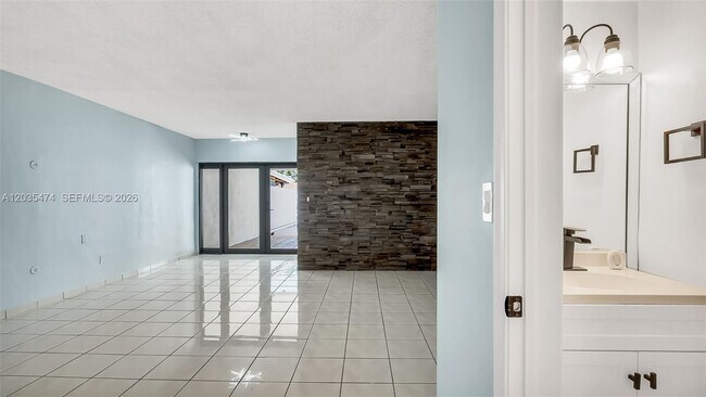 Building Photo - 1647 W 72nd St