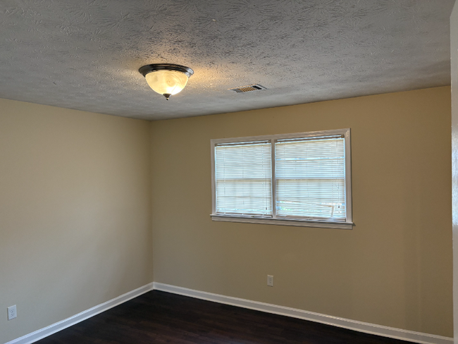 Building Photo - 527 Charleston Ln