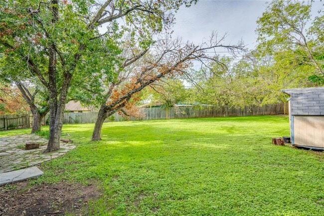 Building Photo - 1402 Meadgreen Cir