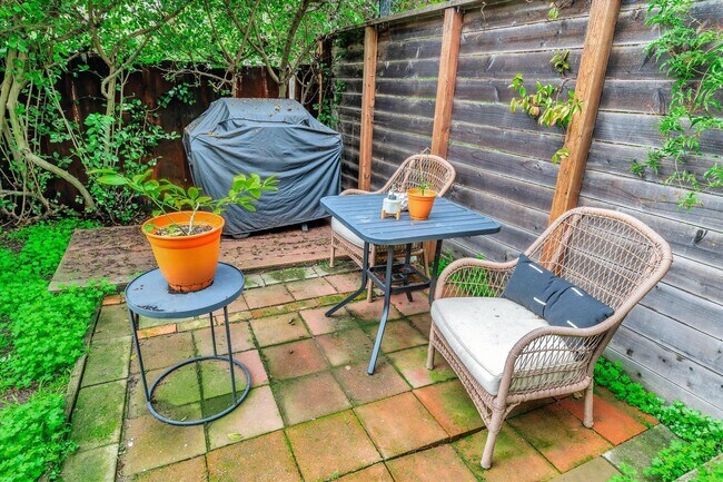 Building Photo - 1168 Church St