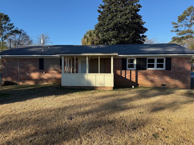 Building Photo - 118 Lake Dr