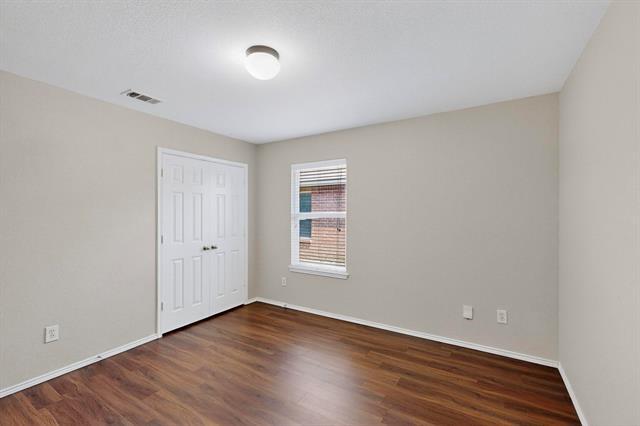 Building Photo - 708 Lark Dr