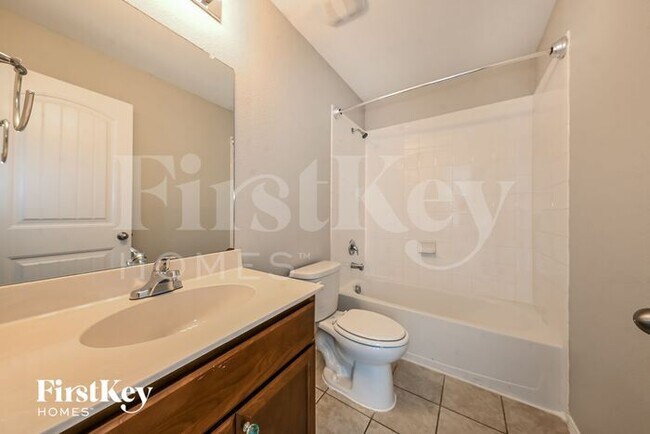 Building Photo - 2803 Englenook Dr