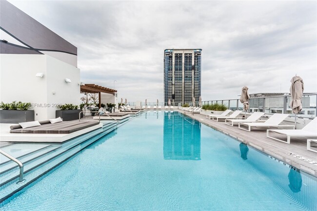 Building Photo - 1010 Brickell Ave