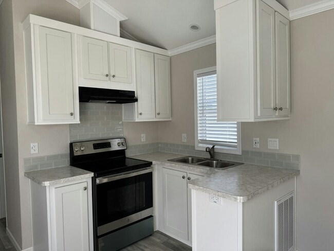Building Photo - 7250 FL-44