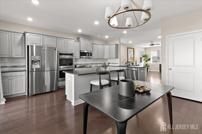 Building Photo - 905 Chalmers Ln