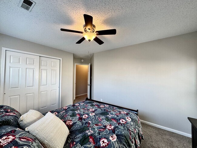 Building Photo - A Fabulous Home w/Water & Golf Course Views Available 05-04-26! Fenced Yard & Dog-Friendly!