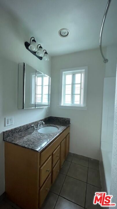 Building Photo - 4112 Ocean View Blvd