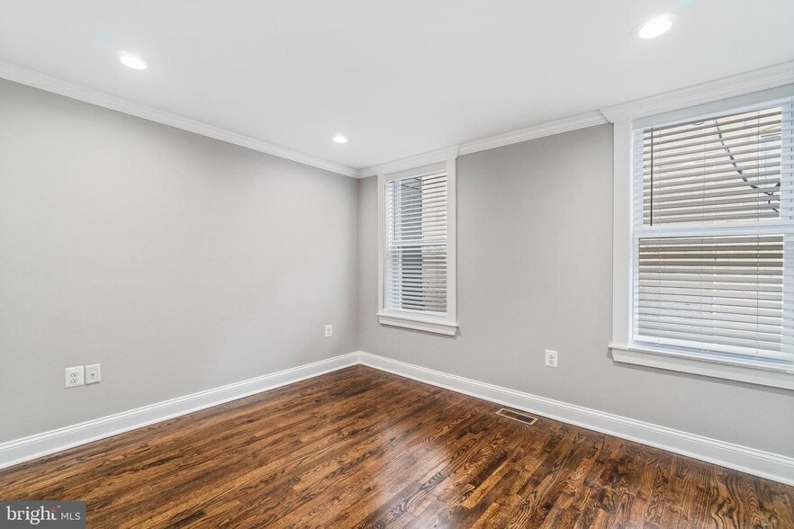 Building Photo - 1530 Covington St