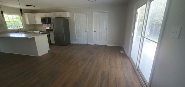 Building Photo - 483 Warmsprings Dr