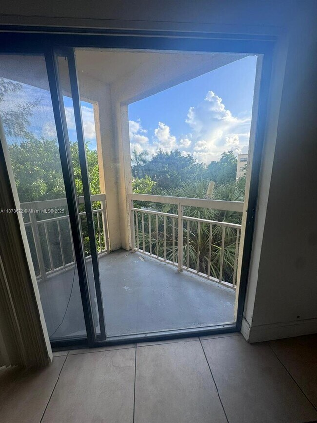 Building Photo - 8290 Lake Dr