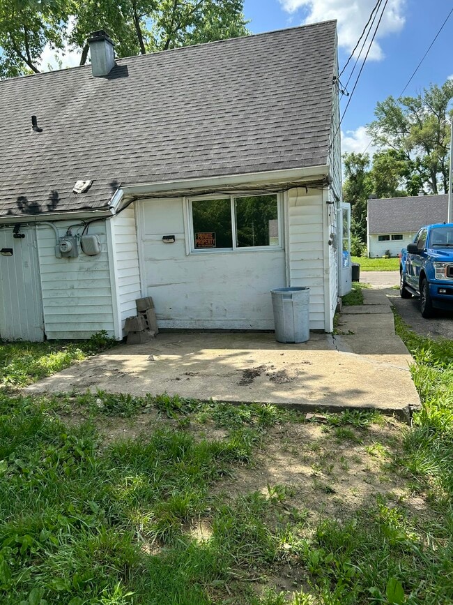 Building Photo - 4021 Prescott Ave