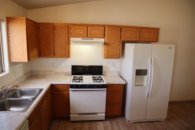 Building Photo - Hear The Songbirds Sing!