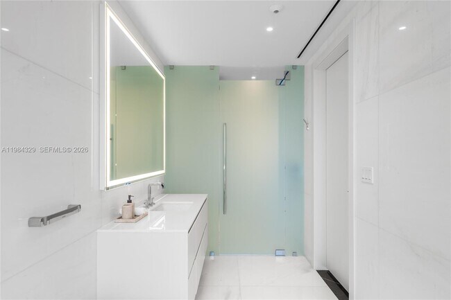 Building Photo - 300 Biscayne Blvd Way