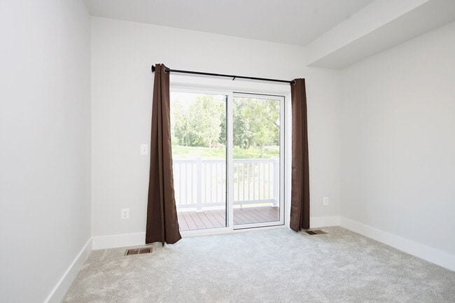 Building Photo - Pet-Friendly Brookhill Commons Townhome-Style Condo