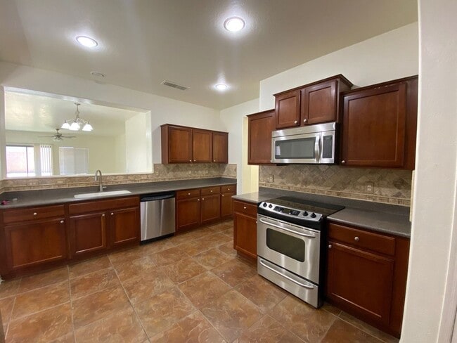 Building Photo - Available Now For Move In! Beautiful 4Bed/...