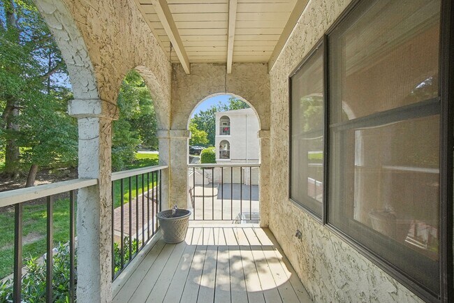 Building Photo - 8A Heritage Dr