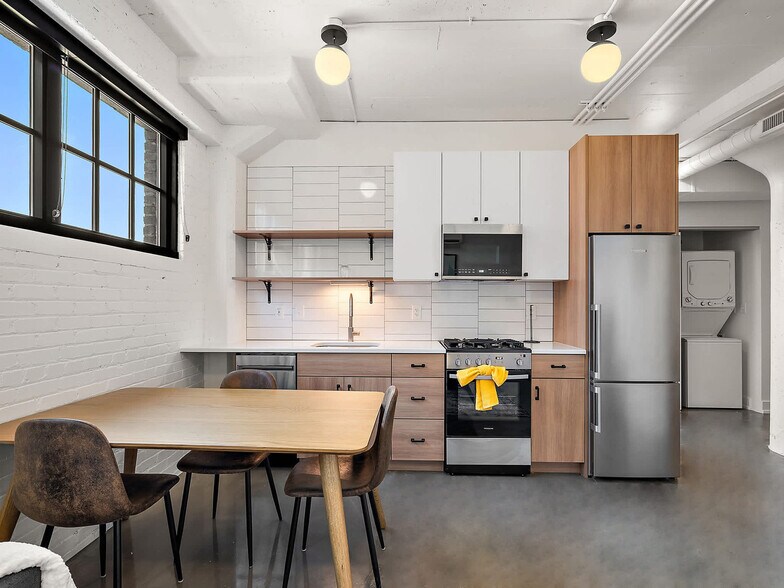 Building Photo - 608 N 3rd St