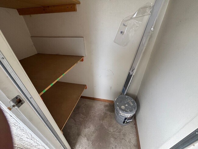Building Photo - 2 Br/2 Ba. Condo on 2nd fl.