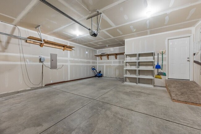 Building Photo - 3 bed 2 bath rancher